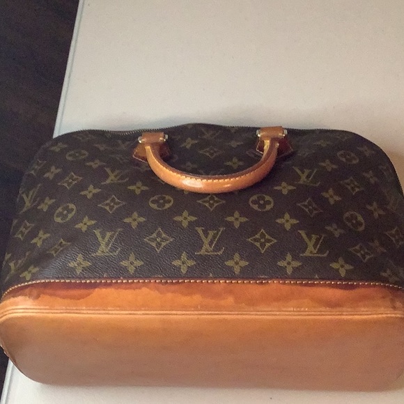 Louis Vuitton Alma - Picture 11 of 14